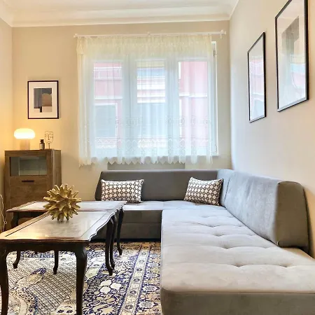 Centre For 6 Guests Apartment *
