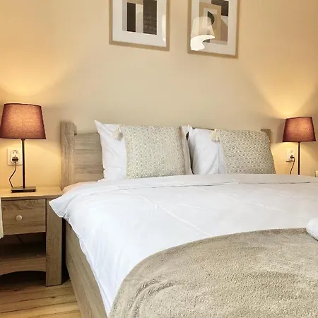 Centre For 6 Guests Apartment *