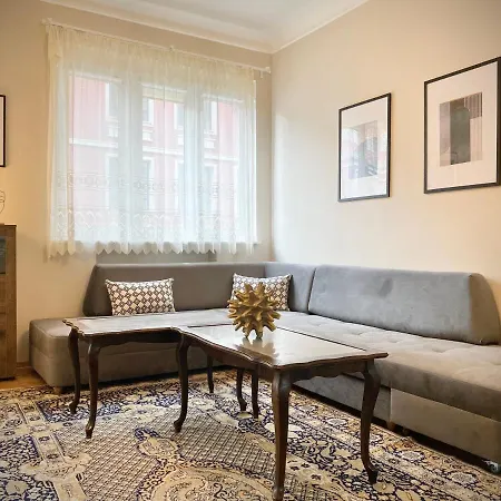 Centre For 6 Guests Apartment *
