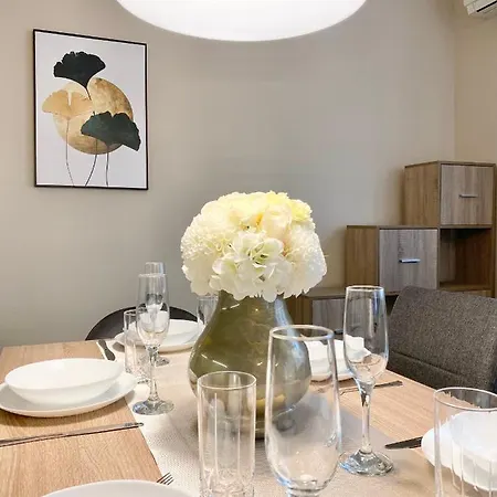 Centre For 6 Guests